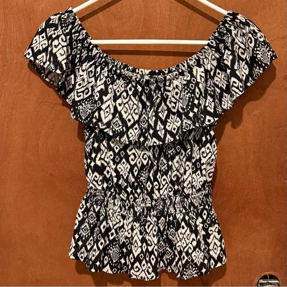 Old Navy Black and White Smocked Ruffled Cap Sleeve Blouse